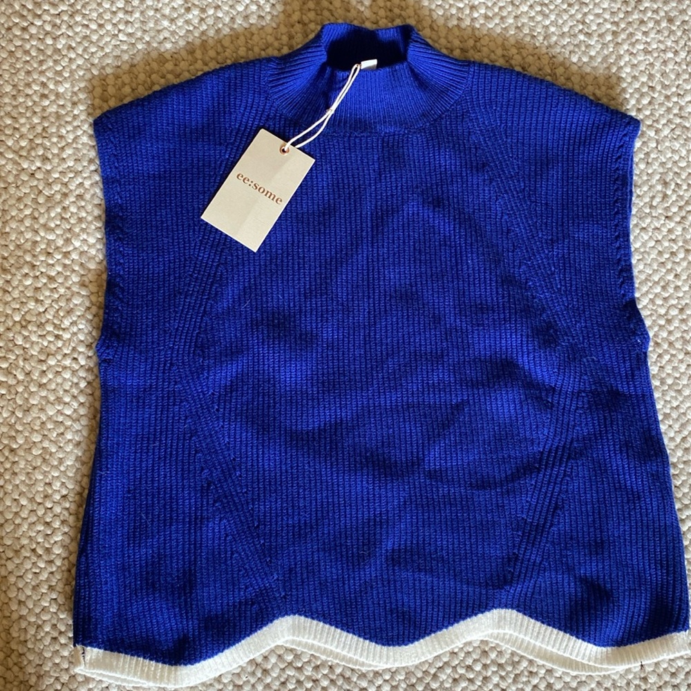 Short sleeve royal blue sweater with tag still on